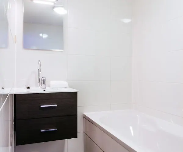 فندق Tasty World 3*